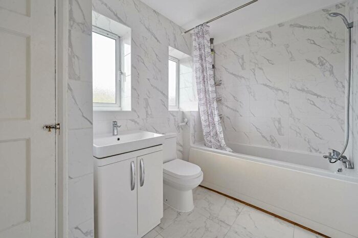 1 Bedroom Flat To Rent In Forest Grove, , Dalston, London, E8