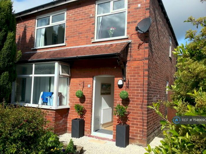 4 Bedroom Semi-Detached House To Rent In Ellesmere Avenue, Manchester, M28