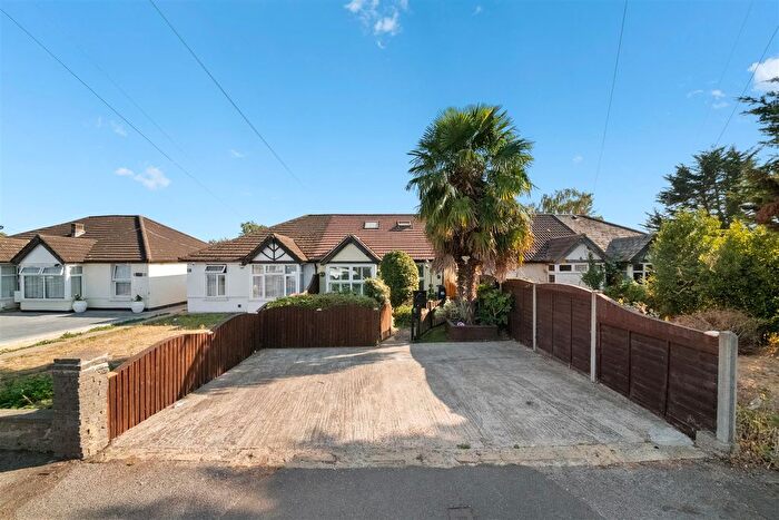 3 Bedroom Bungalow For Sale In Pinkwell Avenue, Hayes, UB3