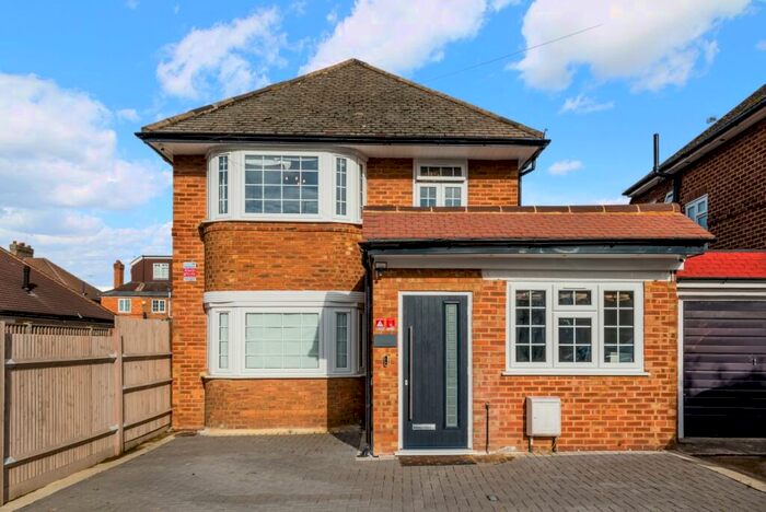 4 Bedroom Detached House To Rent In Collins Drive Ruislip, HA4