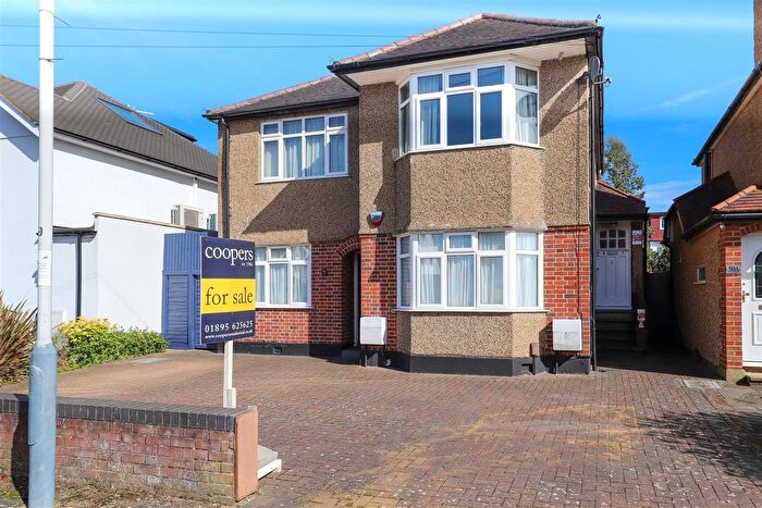 2 Bedroom Maisonette For Sale In Lime Grove, Ruislip, HA4