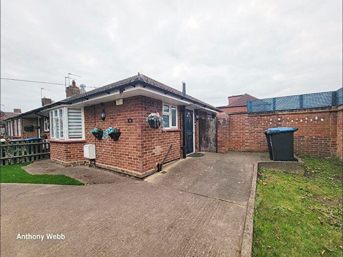 1 Bedroom Bungalow To Rent In Myrtle Road, Palmers Green, N13