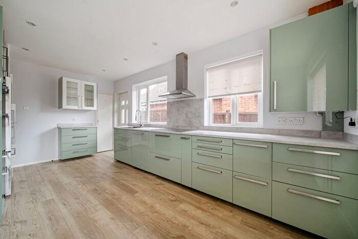 4 Bedroom Flat To Rent In York Road, Windsor, SL4