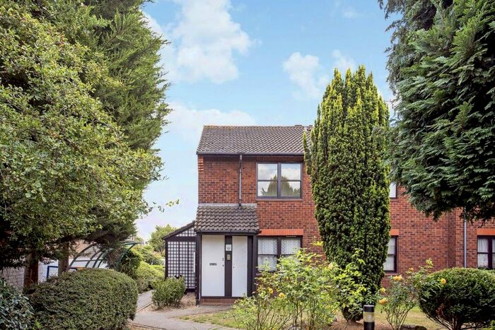 1 Bedroom Flat To Rent In Mayfield Road, London, W12