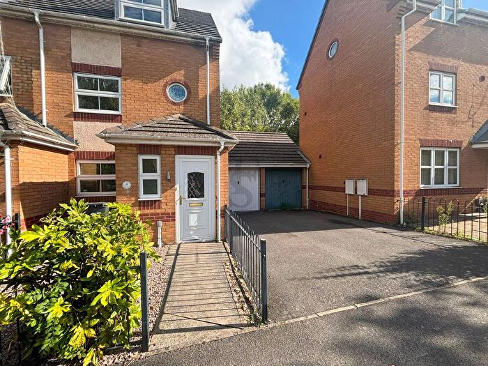 4 Bedroom Semi-Detached House To Rent In Kestrel Lane, Hamilton, Leicester, LE5