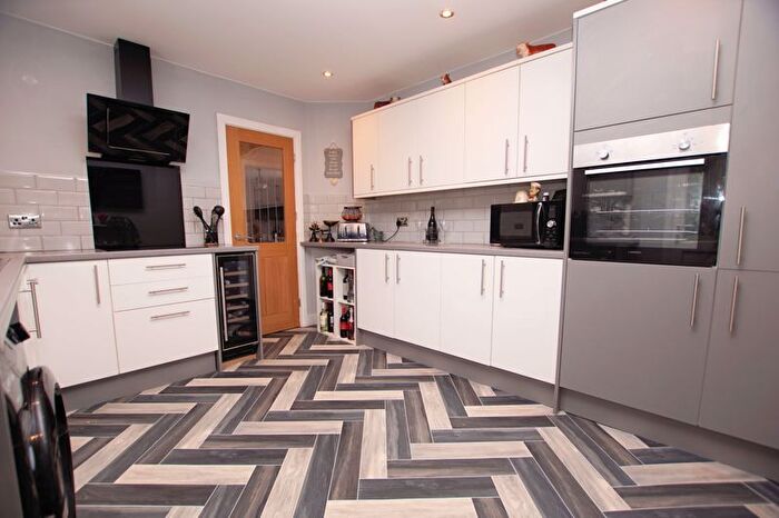 2 Bedroom Detached Bungalow For Sale In Place House Close, Fareham, PO15