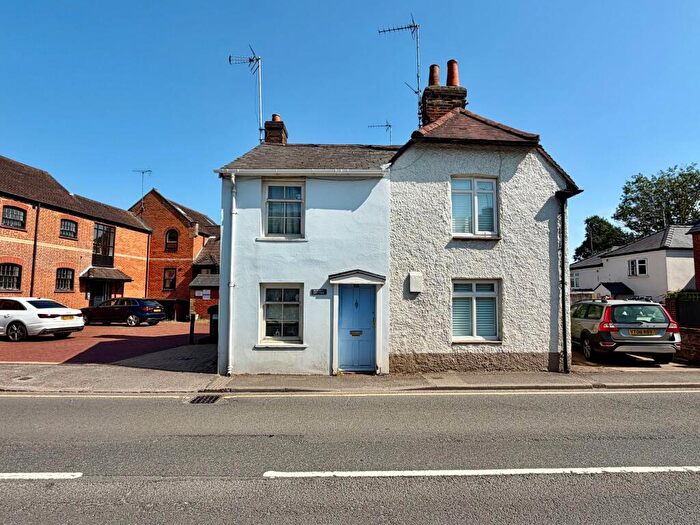 2 Bedroom Terraced House To Rent In West Street, Farnham, GU9