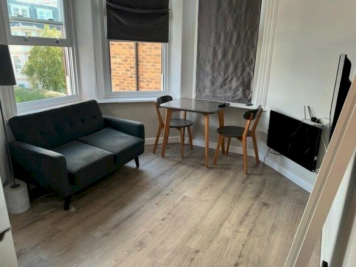 1 Bedroom Flat To Rent In - St Michaels Road, Bournemouth, BH2