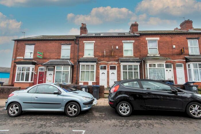 6 Bedroom House To Rent In Winnie Road, Birmingham, B29