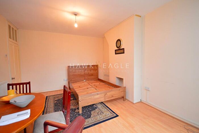 2 Bedroom Flat To Rent In Gill Street, London, Greater London., E14