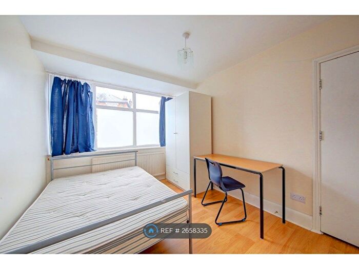 4 Bedroom Terraced House To Rent In The Bittoms, Kingston Upon Thames, KT1