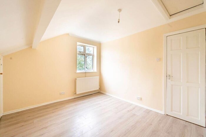 3 Bedroom Maisonette To Rent In Carshalton Road, Mitcham Junction, Mitcham, CR4