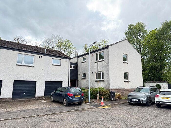 3 Bedroom Flat To Rent In / Bedroom U/F Apartment @ Iddesleigh Ave, G62