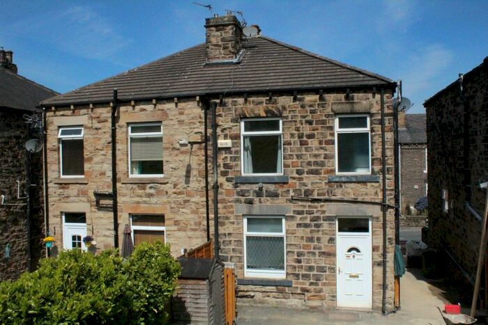 2 Bedroom End Of Terrace House To Rent In Commonside, Hanging Heaton, Batley, West Yorkshire, WF17