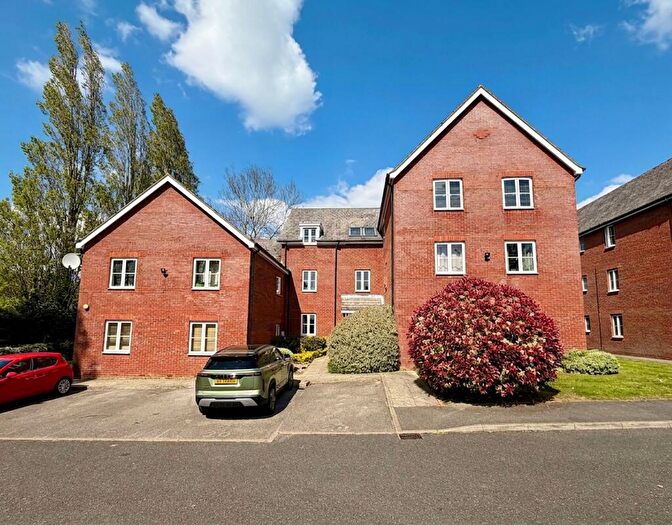 2 Bedroom Flat For Sale In Hughes Croft, Bletchley, MK3