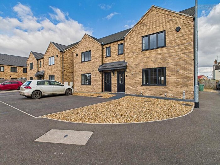 3 Bedroom Semi-Detached House For Sale In Hardwick Close, Crowland, PE6