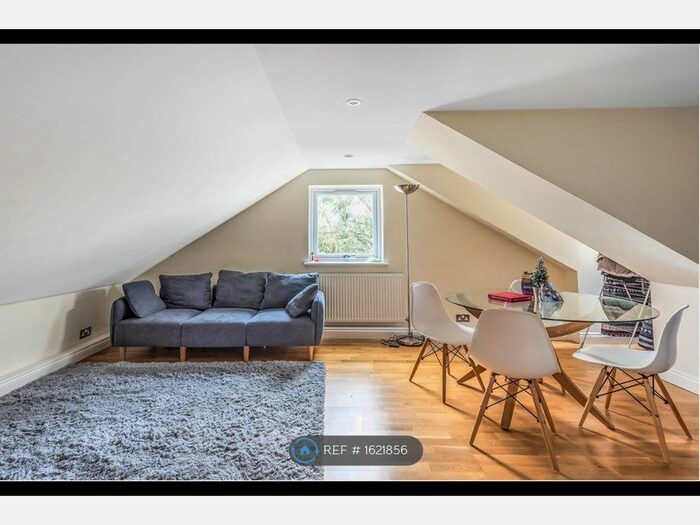 3 Bedroom Flat To Rent In Leigham Court Road, London, SW16