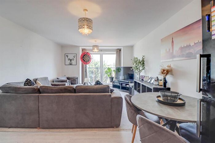 1 Bedroom Flat For Sale In London Road, Wickford, SS12