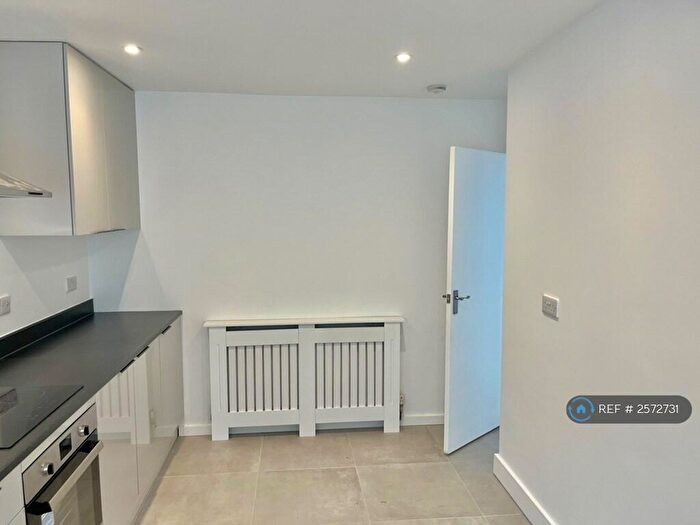 2 Bedroom Bungalow To Rent In Barnfield Road, Orpington, BR5