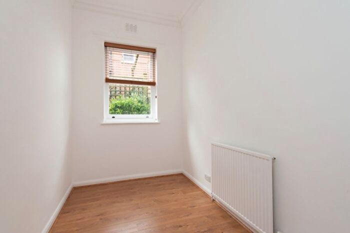 3 Bedroom Flat To Rent In Coolhurst Road, Crouch End, N8