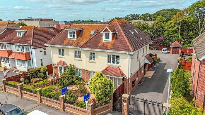 2 Bedroom Apartment For Sale In Stuart Road, Highcliffe On Sea, Christchurch, BH23