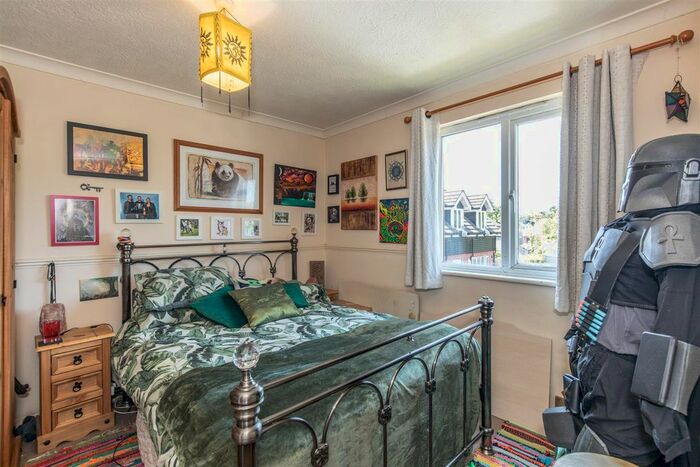 2 Bedroom Flat For Sale In Streatfield Road, Heathfield, TN21