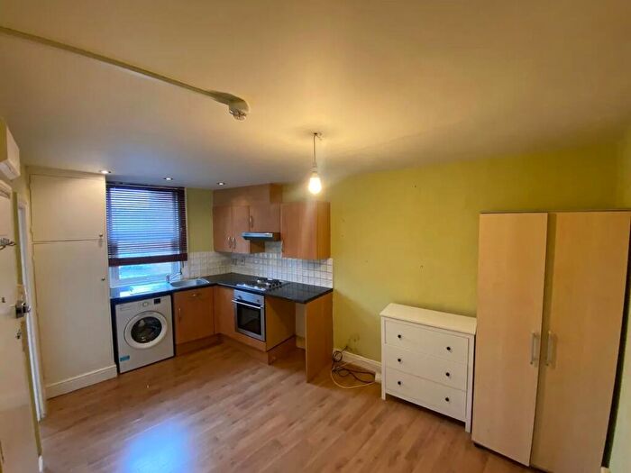 Flat To Rent In Willesden High Road, Willesden Green, NW10