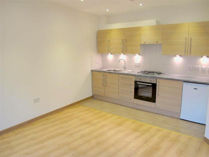 2 Bedroom Flat To Rent In Red Lion Square, Wandsworth, London, SW18