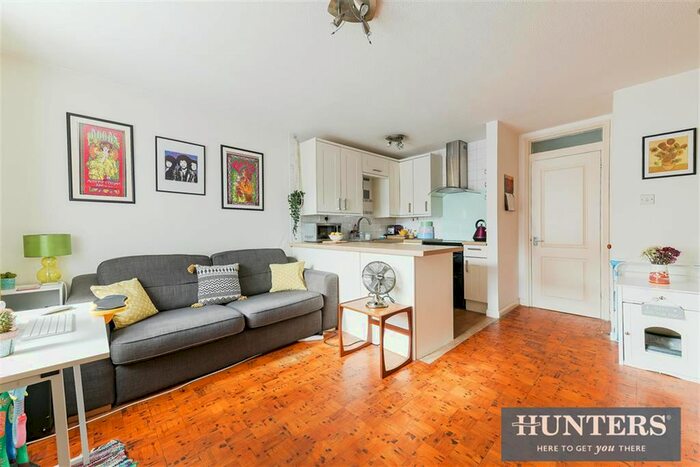 1 Bedroom Maisonette To Rent In Weavers Close, Isleworth, TW7