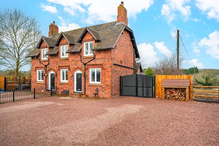 3 Bedroom Semi-Detached House For Sale In Ashwood, Kingswinford, DY6