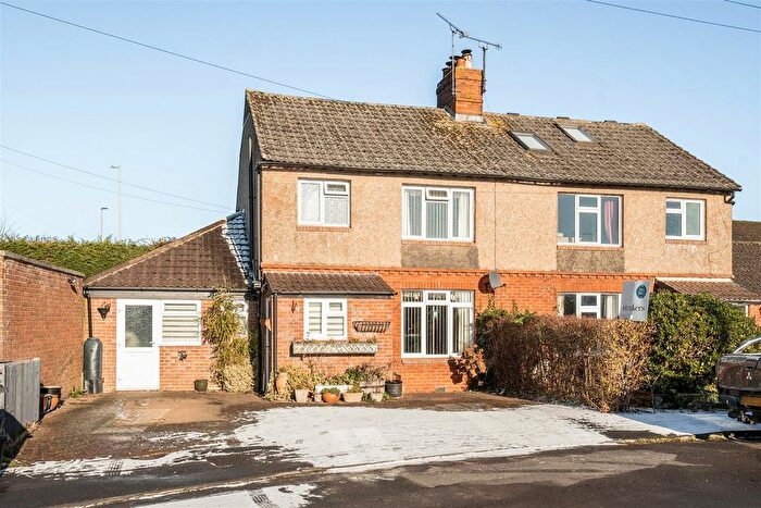 3 Bedroom Semi Detached House For Sale In Avon Road, Devizes, SN10