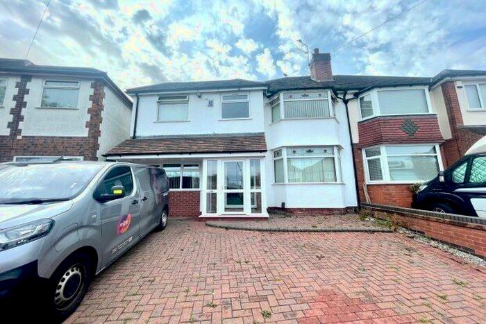 4 Bedroom Semi-Detached House To Rent In Midhurst Road, Birmingham, B30