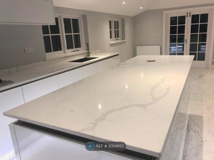 5 Bedroom Detached House To Rent In Hainault Road, Chigwell, IG7