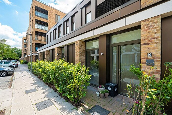 1 Bedroom Flat To Rent In Spitfire Chase, Walton-On-Thames, KT12