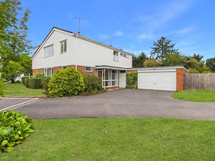 4 Bedroom Detached House For Sale In Foley Close, Beaconsfield, Buckinghamshire, HP9
