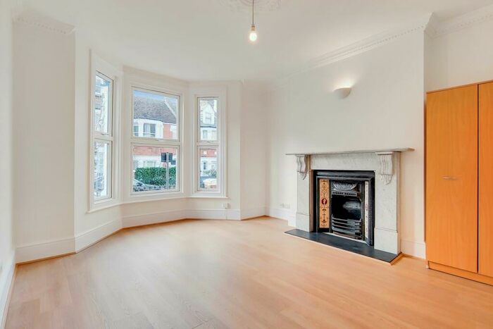 3 Bedroom Flat To Rent In Dynham Road, West Hampstead, NW6