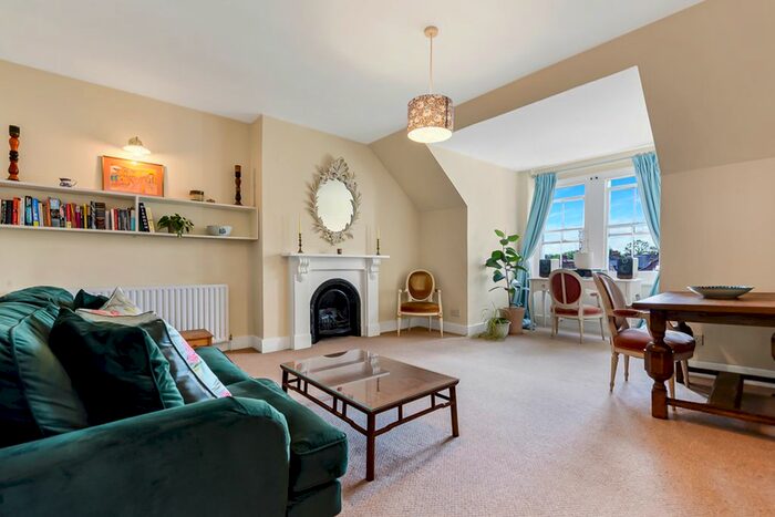 2 Bedroom Flat To Rent In Nightingale Lane, London, SW12