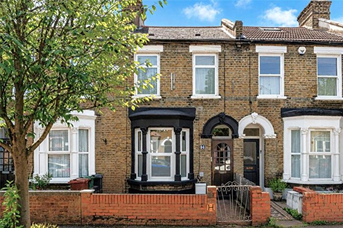1 Bedroom Flat For Sale In Worsley Road, Leytonstone, London, E11