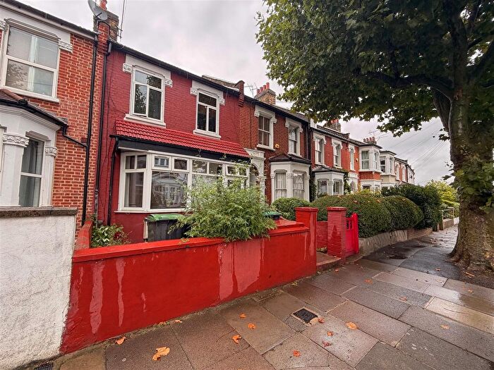 1 Bedroom Flat To Rent In Woodlands Park Road, London, N15
