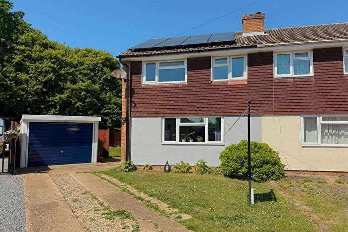 3 Bedroom Semi-Detached House For Sale In St. Marys Close, Panfield, Braintree, CM7