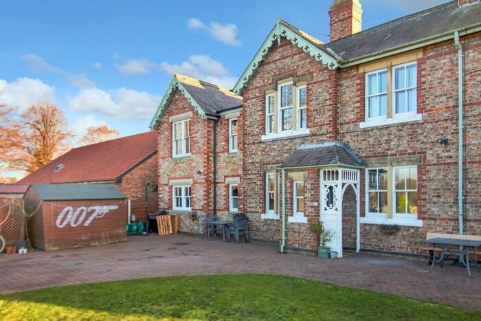 5 Bedroom Semi-Detached House To Rent In Shipton Road, York, YO30