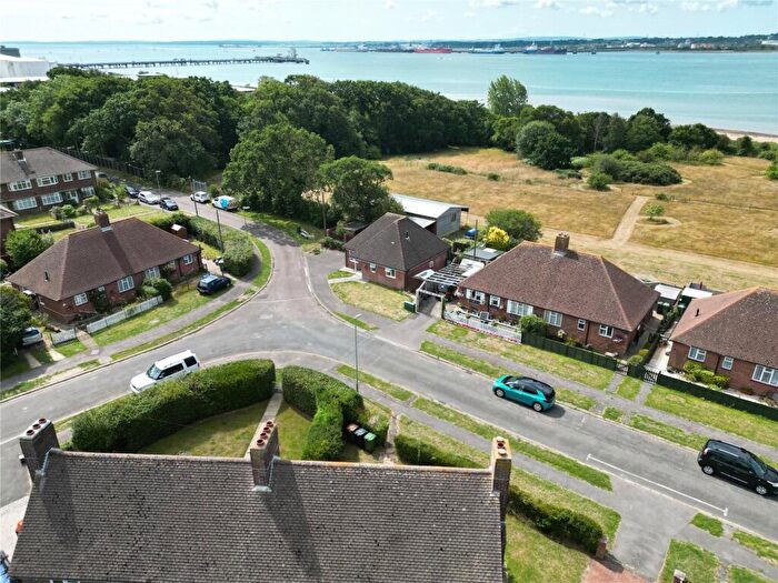 3 Bedroom Semi-Detached House For Sale In Beech Gardens, Hamble, Southampton, Hampshire, SO31