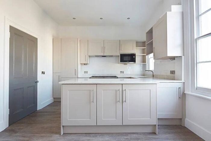 3 Bedroom Flat To Rent In Kestrel Avenue, London, SE24