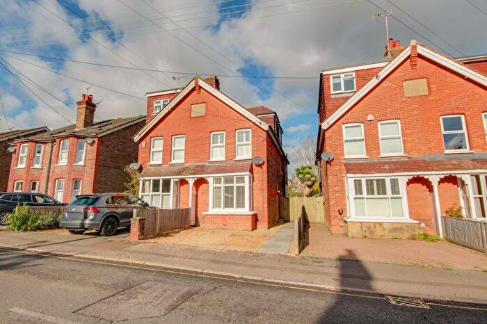 4 Bedroom Semi Detached House For Sale In Queens Road, Haywards Heath, RH16