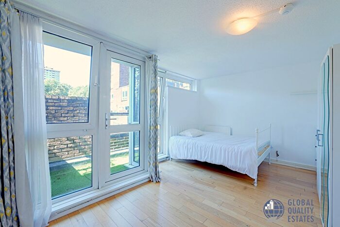 3 Bedroom Flat To Rent In Oakley Square, London, NW1