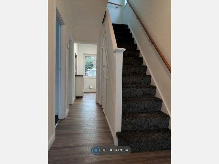 3 Bedroom Semi-Detached House To Rent In Long Lane, Staines-Upon-Thames, TW19