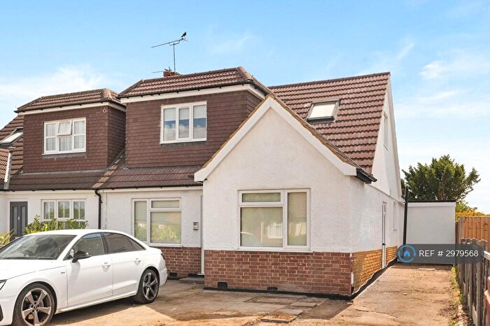 Studio To Rent In New Haw, Addlestone, KT15