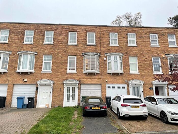 4 Bedroom Town House To Rent In Hawthorns, Woodford Green, IG8