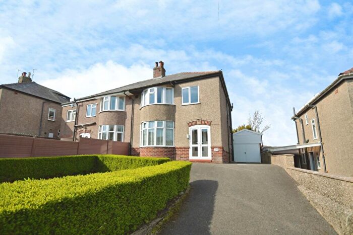 3 Bedroom Semi Detached House For Sale In Macclesfield Old Road, Buxton, Derbyshire, SK17