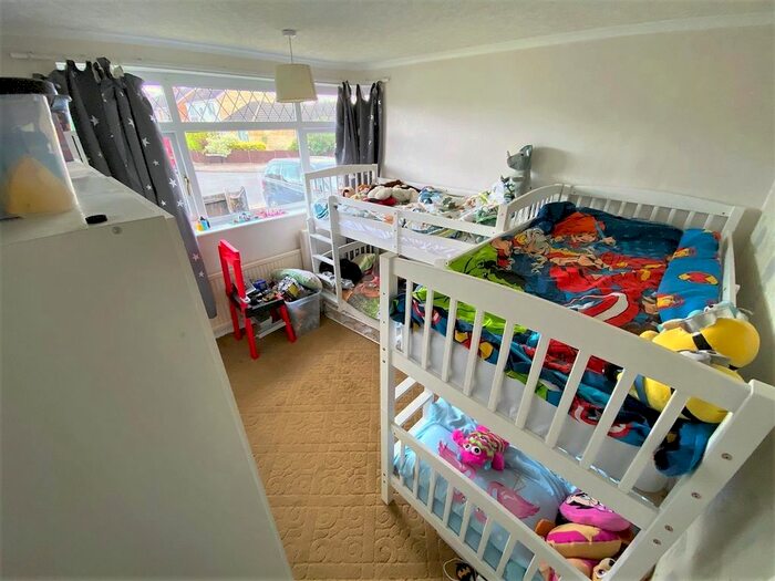 2 Bedroom Detached Bungalow For Sale In Brixham Drive, Wigston, Leicestershire, LE18